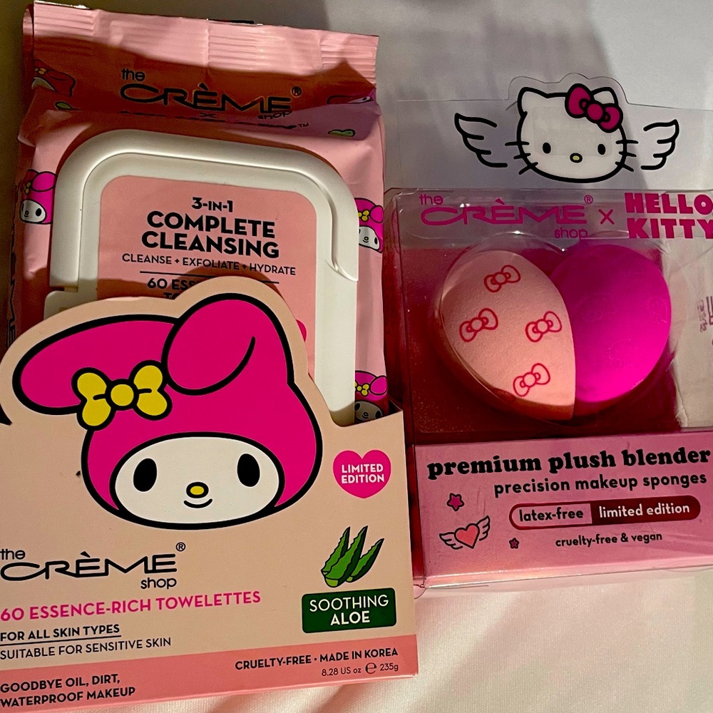 The Crème Shop Limited Edition Hello Kitty beauty Blender PLUS Facial towelettes